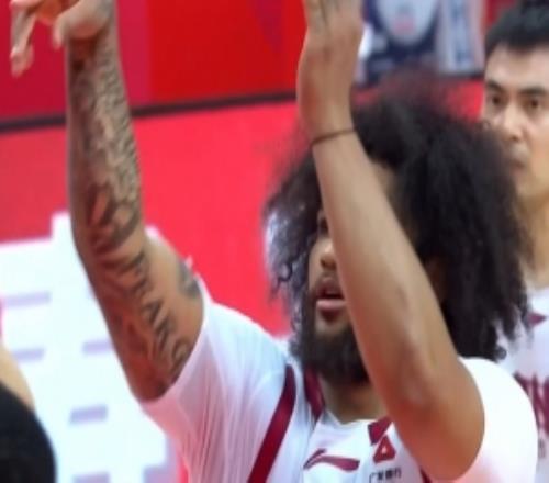 身體真滴壯！戴申尼克斯迎山西首秀半場拿7分2板3助&罰球6中2