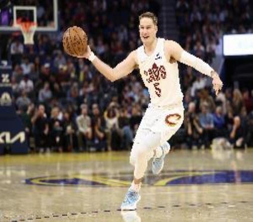 全靠殺傷！梅里爾半場(chǎng)三分2中0拿4分3板罰球4中4