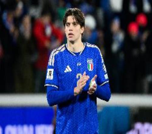 世體：雙腳均衡且能踢兩條邊路，巴薩持續(xù)關注21歲后衛(wèi)帕萊斯特拉