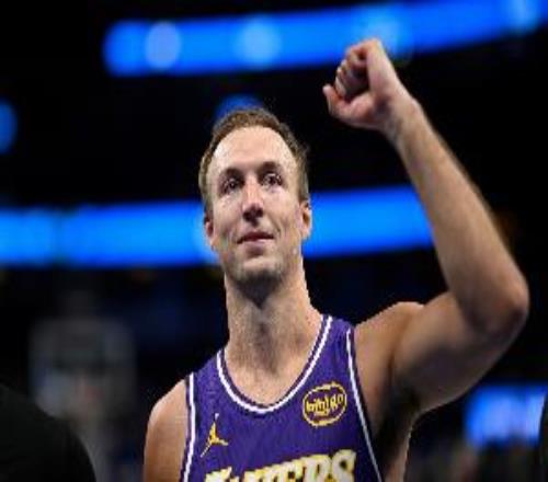 文森特代表湖人出戰(zhàn)10場季后賽合計21分肯納德一場27分