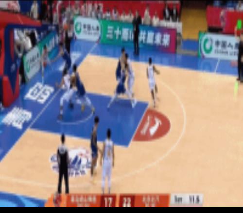 出手燈亮球進(jìn)！呂俊虎接球命中首節(jié)正面打板壓哨三分球