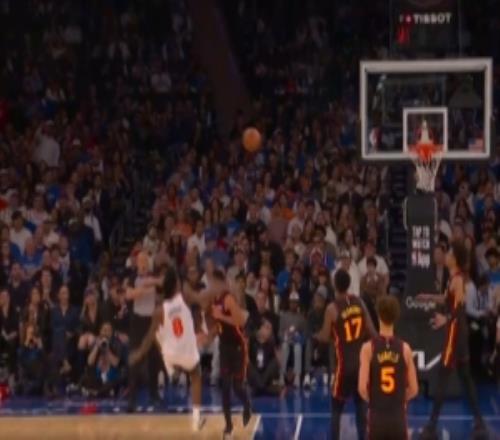 此前左腳踝就有傷！阿努諾比突破時崴腳一瘸一拐走回替補席