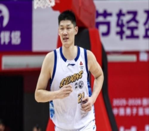 常規(guī)賽第40輪最佳陣容：賈爾斯胡金秋鄒陽(yáng)皮特森賀希寧