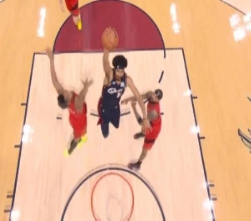 開場(chǎng)就來殺手锏！哈登連續(xù)連線阿倫打進(jìn)騎士今年季后賽前兩球