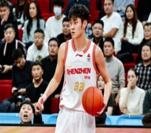 彈無虛發(fā)！王浩然首節(jié)3投全中&三分2中2拿下8分正負(fù)值+3