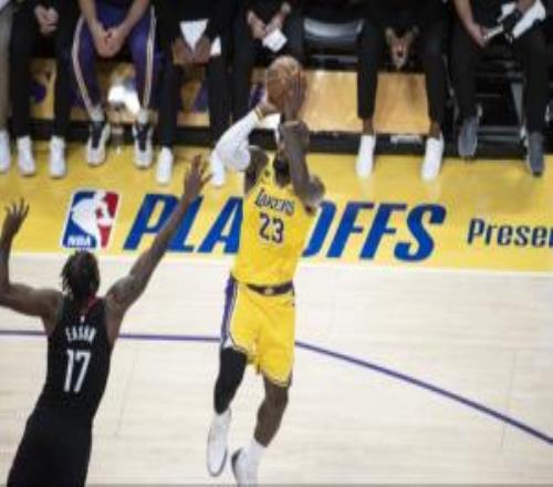 太抽象了！火箭前場板213&但93投僅35中湖人少出手27次&多進(jìn)5球