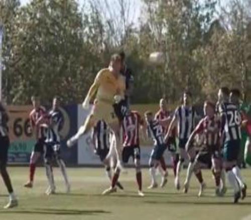 燥起來?？巳爻情T將第96分鐘讀秒絕平，一腳將場邊皮球踹飛