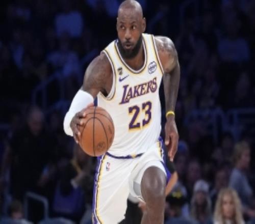 Skip：詹姆斯在湖人的近14場季后賽輸了12場并且多次在末節(jié)拉跨