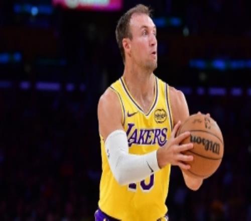 今夜屬于肯納德！曾令旭：肯納德夢回大學(xué)時代應(yīng)給他做一期節(jié)目