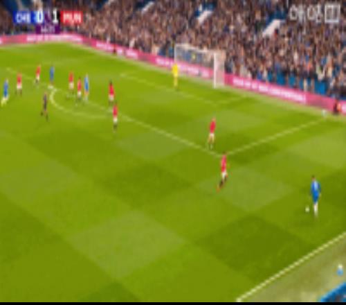 倒大霉！內(nèi)托斜傳，馬茲拉維頭球解圍擊中自家橫梁差點自擺烏龍
