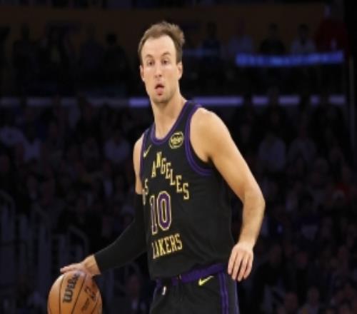 阿門：肯納德是我的防守對位他爆發(fā)了&我必須得做得更好