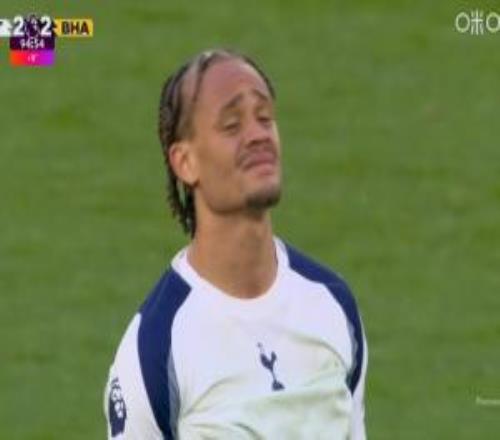 提前開香檳！熱刺遭絕平西蒙斯一臉沮喪快哭了，此前進球瘋狂慶祝