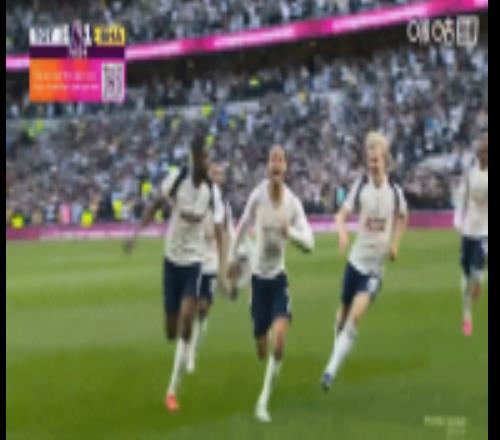 復(fù)刻里沙利松經(jīng)典！西蒙斯破門后瘋狂脫衣慶祝，結(jié)果熱刺遭絕平