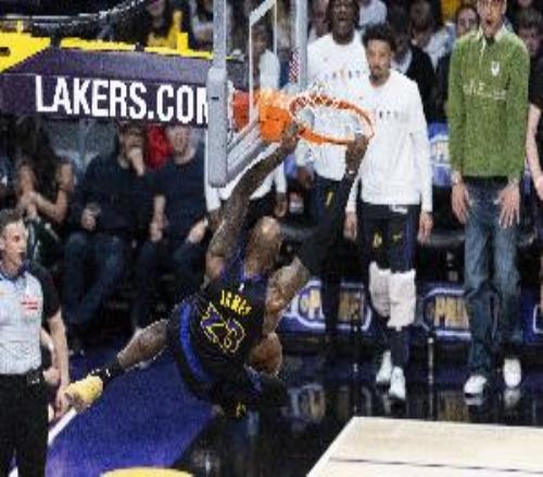 巴克利：詹姆斯上半場(chǎng)的表現(xiàn)簡(jiǎn)直絕妙看他打球真是一種享受