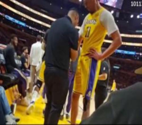 海斯賽中被小賈打到手隨即放狠話(huà)：我要把他的屎打出來(lái)！