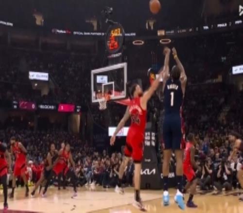 招牌動(dòng)作！哈登持球單打側(cè)翼撤步三分洞穿籃心