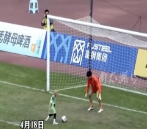 人文關(guān)懷！患有罕見病6歲男孩，在“吳越杯”賽事中登場亮相