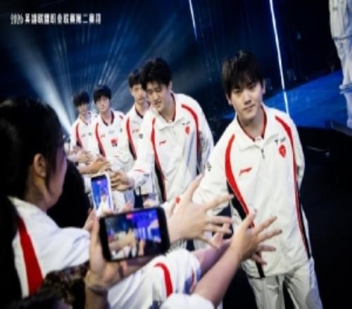 LPL發(fā)布TES賽后返圖：一往無(wú)前，恭喜TES豪取五連勝！