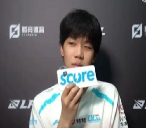 ON賽前采訪喊話zhuo“我的鞋底癢了”Zhuo回應(yīng)：我的臉也癢了