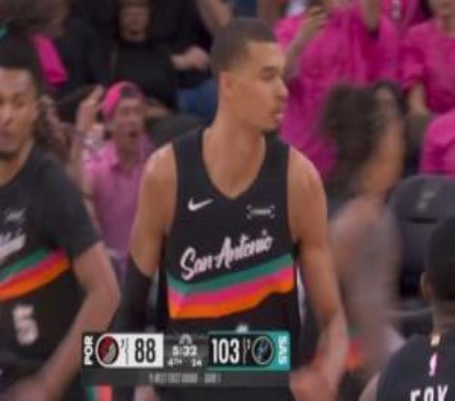 文班拆炸彈撤步三分再轟進(jìn)！35分超鄧肯隊史季后賽首秀得分紀(jì)錄