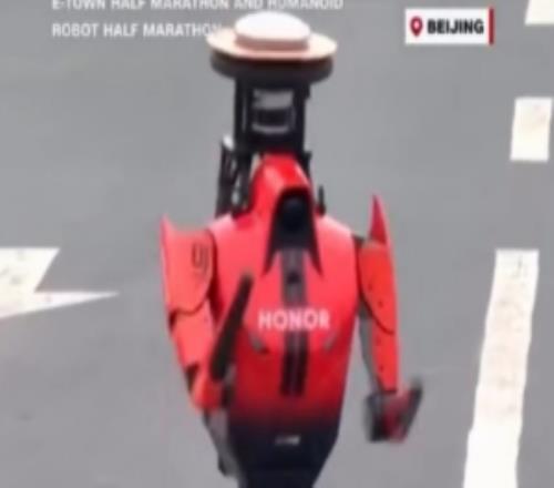 庫嫂曬機(jī)器人半馬奪冠視頻：20分鐘沒見老公我就得這樣飛奔過去