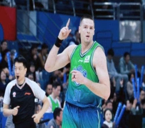 夠激烈！浙江天津全場49次犯規(guī)&3人犯滿多人4犯大衛(wèi)詹姆斯遭逐