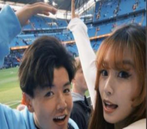 支持曼城徐彬女友曬照，兩人現(xiàn)場觀看天王山之戰(zhàn)曼城vs阿森納