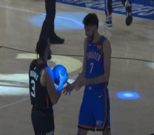 狄龍賽前不讓自己摸球！霍姆格倫：要是我我也不會把球遞給他