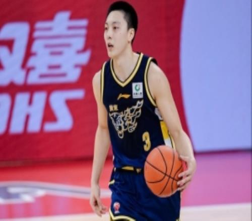 一言難盡！胡明軒出戰(zhàn)26分鐘7中1&三分5中1僅拿3分還有4犯