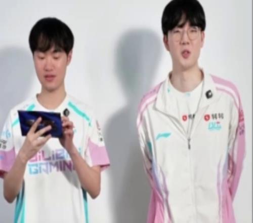 Knight：覺(jué)得TES現(xiàn)在狀態(tài)非常好，有機(jī)會(huì)的話一起進(jìn)季中冠軍賽