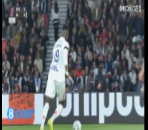 夢幻開局！恩德里克機(jī)敏跑位先拔頭籌，里昂客場10領(lǐng)先巴黎