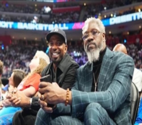 和大本一起看球！漢密爾頓曬照：場上并肩作戰(zhàn)場下一輩子兄弟