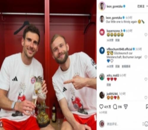 還留著吶！格雷茨卡、萊默爾奪冠后與鸚鵡飾品合影