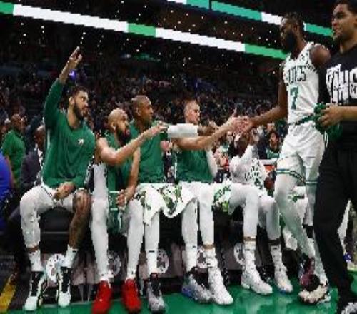 你選的嘛綠軍主場球迷高喊“我們要波士頓”嘲諷76人的助威口號