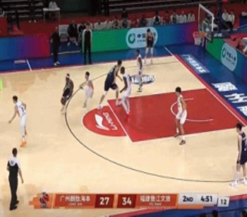 有一說一真滴難！威金頓橫撤步點起防守前傾拉桿出手扔進2+1！