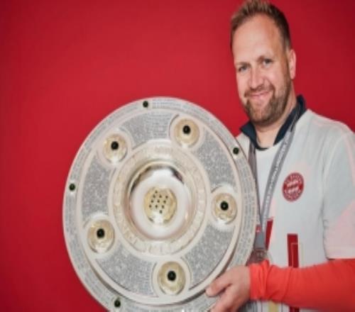 圖片報(bào)：對(duì)陣巴黎的首回合比賽，助教丹克斯將代替孔帕尼指揮