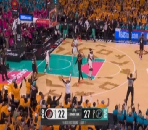 球進燈亮！?？怂顾椭P爾登約翰遜三分壓哨命中