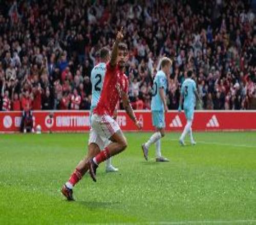 真要逼死熱刺吉布斯懷特戴帽森林5輪不敗，已經領先熱刺5分！