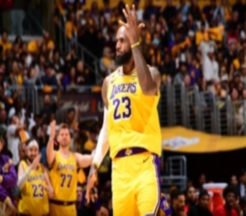 41歲的老詹用超越時(shí)間的力量教訓(xùn)了火箭的孩子們&他還在超越極限