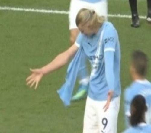 今日趣圖：又摔又能踢，鎖脖撕落衣看了一場(chǎng)球，附贈(zèng)UFC