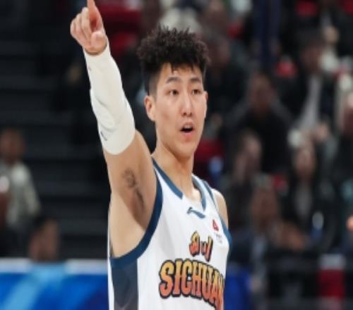 正負(fù)值17最低！李瑋顥半場9中4拿12分三分6中3