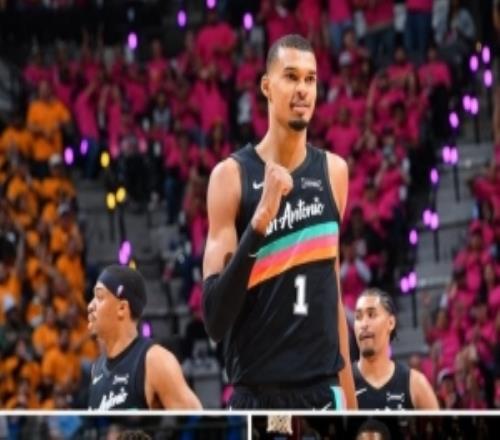 你不是中鋒嗎季后賽首秀30分+五記三分：文班+歐文+普爾