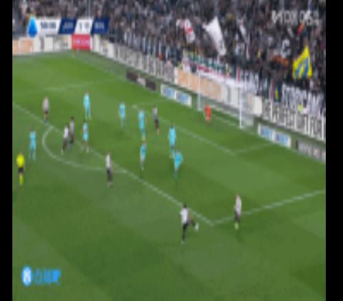 麥肯尼傳中圖拉姆頭球破門，眾將對看臺上演整齊慶祝