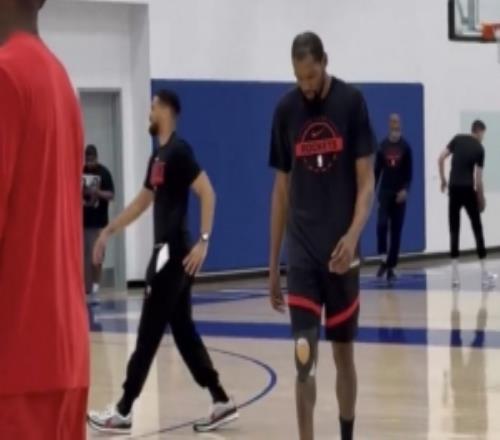 火箭隊記：杜蘭特在訓(xùn)練中看起來狀態(tài)不錯沒有明顯的跛行或不適