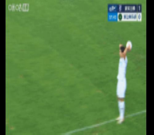 啊这...汪士钦后场发界外球手滑，直接将球传给绍尔