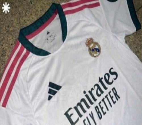 皇馬新賽季主場(chǎng)球衣諜照流出：白色主色調(diào)輔以深綠粉色點(diǎn)綴