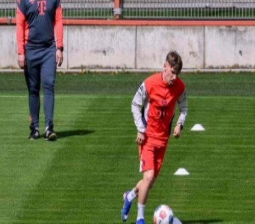 圖片報(bào)：18歲卡爾進(jìn)行30分鐘個(gè)人帶球訓(xùn)練，有望戰(zhàn)巴黎時(shí)完成復(fù)出