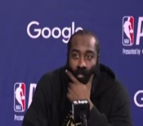 【完整版】哈登：米切爾進(jìn)壓哨球靠運(yùn)氣溝通是加速磨合的關(guān)鍵