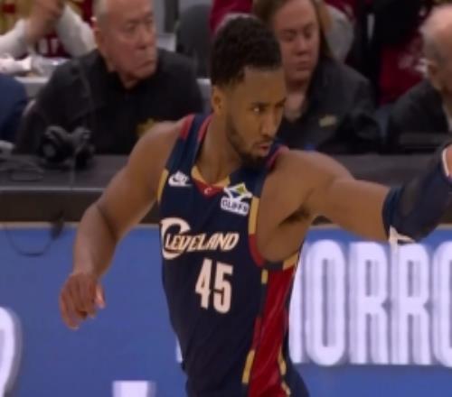 瀟灑寫意！米切爾游龍后送妙傳莫布里高高躍起雙手暴扣