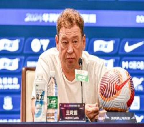 斯卢茨基：在我眼里没有什么国籍之分，谁的状态好谁就首发